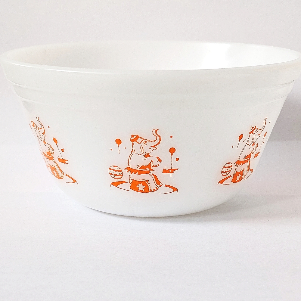 Federal Glass Circus Elephants mixing bowl